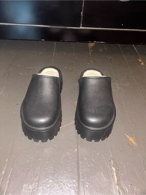 Slip-On Clogs with Fuzzy Lining